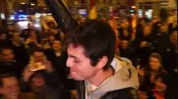 As&iacute; ha recibido la gente de la Calle Ferraz a Vito Quiles tras pasar una noche en el calabozo