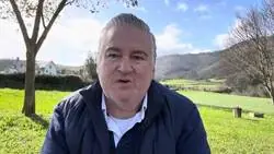 El se&ntilde;or del Asador de Guadalmina est&aacute; cuc&uacute;