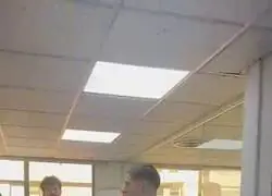 Cree vivir en "El lobo de Wall Street", pero todo indica que est&aacute; en "The Office"