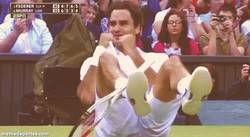 Enlace a GIF: Momento en el que Roger Federer gana su séptimo Wimbledon