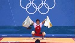 Enlace a GIF: Nuevo deporte olímpico: levantamiento de bolsas del súper