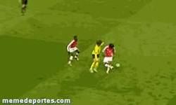 Enlace a GIF: Alex Song también sufrió el caño de Messi