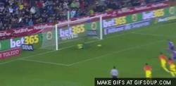Enlace a GIF: Sí, sí, lo estás viendo bien, penalti parado por Valdés