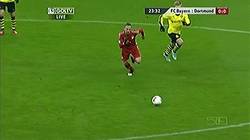 Enlace a GIF: Doble caño de Ribery contra el Borussia