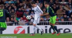 Enlace a GIF: Cristiano Ronaldo haciendo magia vs Ajax