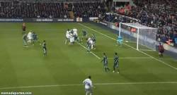 Enlace a GIF: Gol de Clint Dempsey a lo Carles Puyol