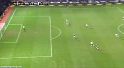 Enlace a GIF: El United empata en el último minuto con este gol de RVP