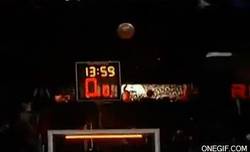 Enlace a GIF: Un tiro de mil dólares