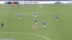 Enlace a GIF: Gran gol de Theo Walcott