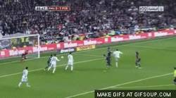 Enlace a GIF: Merecido gol de Varane ante el FC Barcelona
