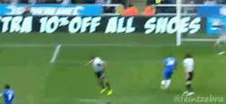 Enlace a GIF: Golazo de Lampard al Newcastle