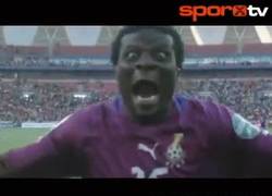 Enlace a GIF: En la copa África celebran los goles muy a lo loco