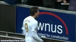 Enlace a GIF: Así celebró Michu su segundo gol contra el QPR ¿Será por no ir con la selección?