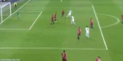 Enlace a GIF: El gol de Cristiano Ronaldo contra el Manchester United