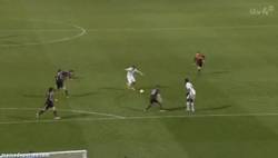 Enlace a GIF: Moussa Dembele mete al Tottenham en octavos con este golazo
