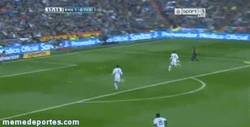 Enlace a GIF: Gol de Messi ante el Real Madrid