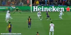 Enlace a GIF: Y Messi empata así la eliminatoria