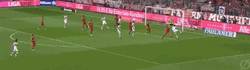 Enlace a GIF: Golazo de Martin Harnik vs Bayern