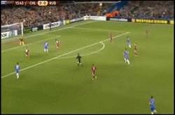 Enlace a GIF: Gol de Batman, perdón, Torres, en Europa League