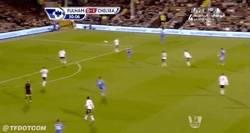 Enlace a GIF: El Obús de David Luiz contra el Fulham