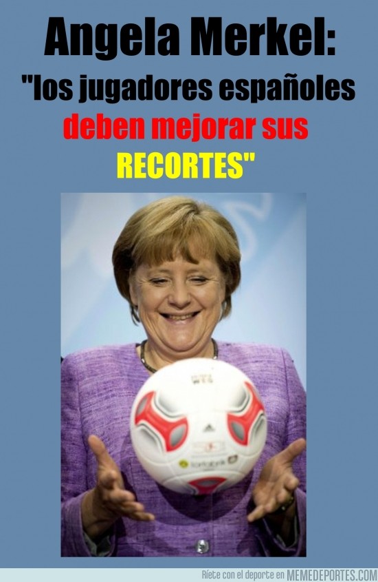121656 - Merkel nos regala clases de futbol