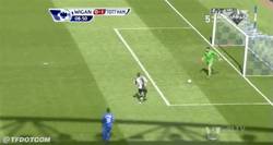 Enlace a GIF: Gol tonto de la temporada de Gareth Bale contra el Wigan