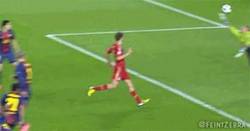 Enlace a GIF: Gol de Robben que sentencia la eliminatoria