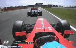 Enlace a GIF: Quedan aclarados los problemas de ruedas en Silverstone, ¡Alonso eres un cabrón!