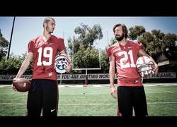 Enlace a VÍDEO: Pirlo y Bonucci jugando al fútbol americano, no parece ser lo suyo