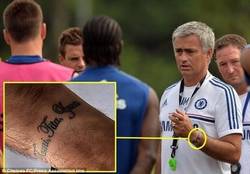 Enlace a A sus 50 años, Mourinho se ha hecho su primer tatuaje, los apodos de su esposa y de sus hijas
