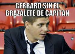 Enlace a Gerrard sin el brazalete de capitán