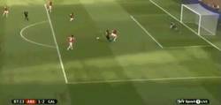 Enlace a GIF: Y este golazo de Drogba le da la Emirates Cup al Galatasaray