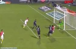 Enlace a GIF: Debut con gol de Falcao en la Ligue 1