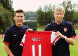 Enlace a Presentación de Özil en el Arsenal. Un momento...