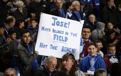 Enlace a Fans del Chelsea le piden a Mourinho que Mata sea titular