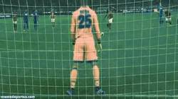 Enlace a GIF: HISTÓRICO. Balotelli vs Reina. 21 penaltis después