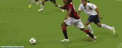 Enlace a GIF: Ronaldinho ya lo hacía antes de que fuera mainstream