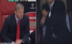 Enlace a GIF: Doble reacción de Klopp y Wenger ante el gol del Borussia #ChampionsTVE