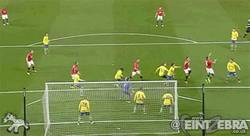 Enlace a GIF: El gol de Van Persie que da esperanzas al United