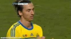 Enlace a GIF: Ibra aplaude a Cristiano tras su segundo gol #Respect