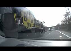 Enlace a VÍDEO: Sahin y Weindenfeller desde un autobús en movimiento