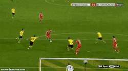 Enlace a GIF: El gol de Mario Götze que inauguró el marcador contra su ex-equipo
