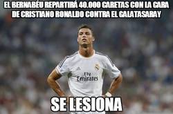 Enlace a El Bernabéu repartirá 40.000 caretas con la cara de Cristiano Ronaldo contra el galatasaray