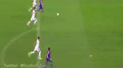 Enlace a GIF: Gol de Salah para el Basel que amarga la noche a Mourinho