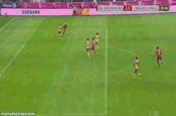 Enlace a GIF: Golazo de Robben contra el Braunschweig