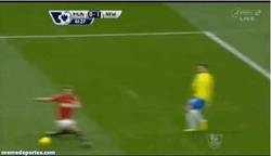 Enlace a GIF: Éste es el gol de Cabaye que ha hundido al Manchester United