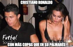 Enlace a Cristiano Ronaldo con unas copas de más