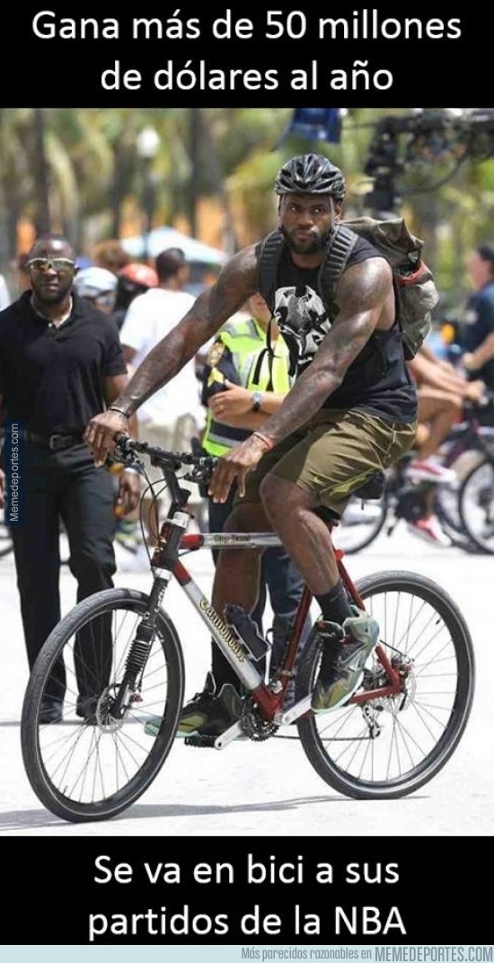 232100 - LeBron va en bicicleta a los partidos de los Heat en Miami