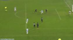 Enlace a GIF: El golazo de volea de Klose que fastidia al Inter