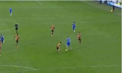 Enlace a GIF: Gol de Torres contra el Hull City para celebrar su partido 200 en Premier